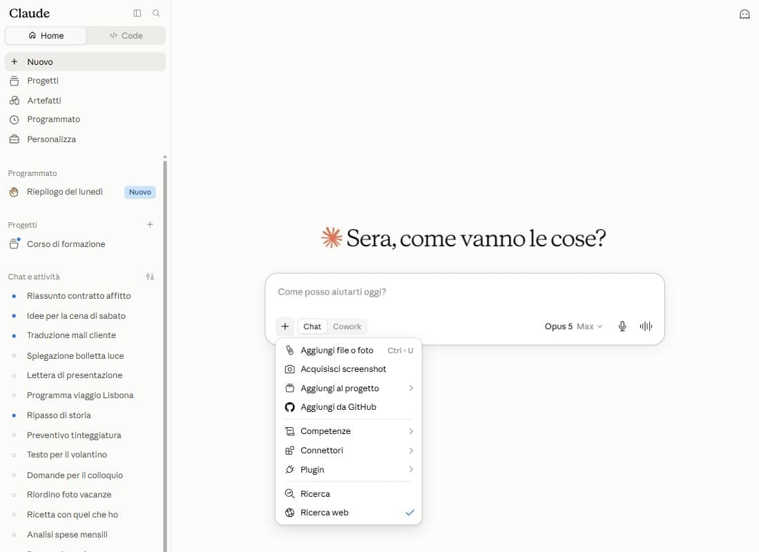 Il menu che si apre dal pulsante più nel campo del messaggio: aggiungi file o foto, acquisisci screenshot, aggiungi al progetto, connettori