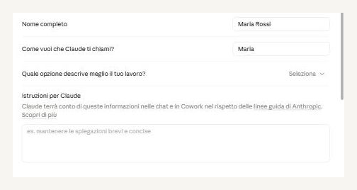 Il pannello delle impostazioni generali con il nome, il soprannome, la domanda sul proprio lavoro e la casella «Istruzioni per Claude», vuota, con l'esempio suggerito